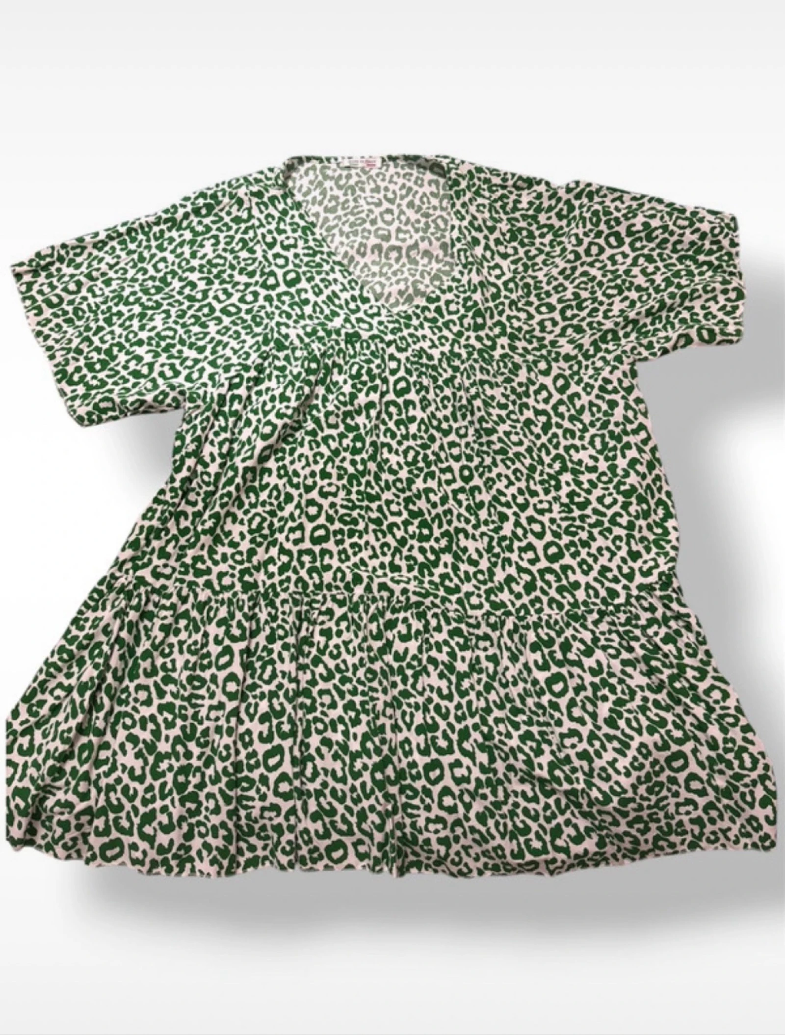 Robe fluide blanche et verte motifs léopard